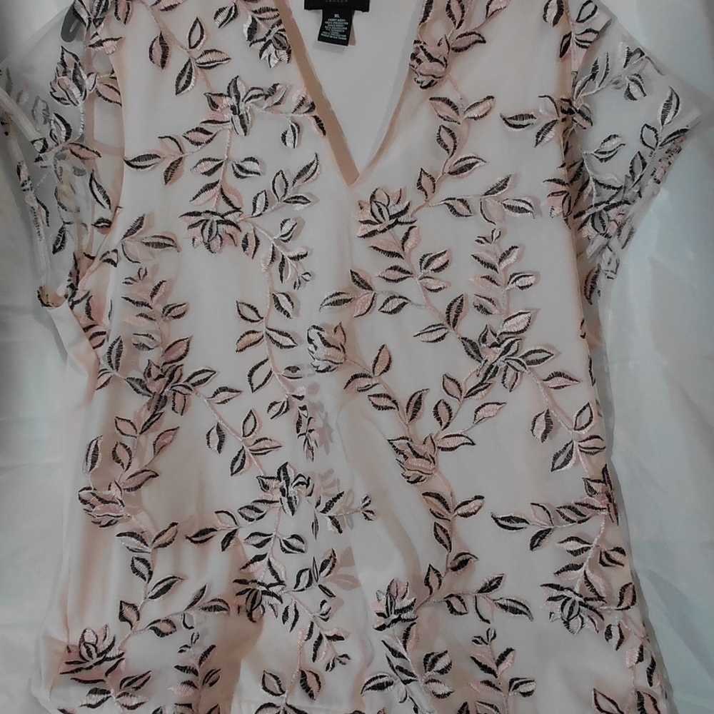 Liz Claiborne White and Black Embroidered Career Blouse